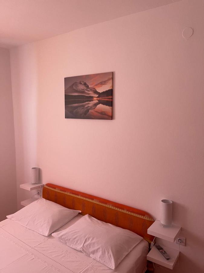 Apartmani Frane Tribunj  Exterior photo